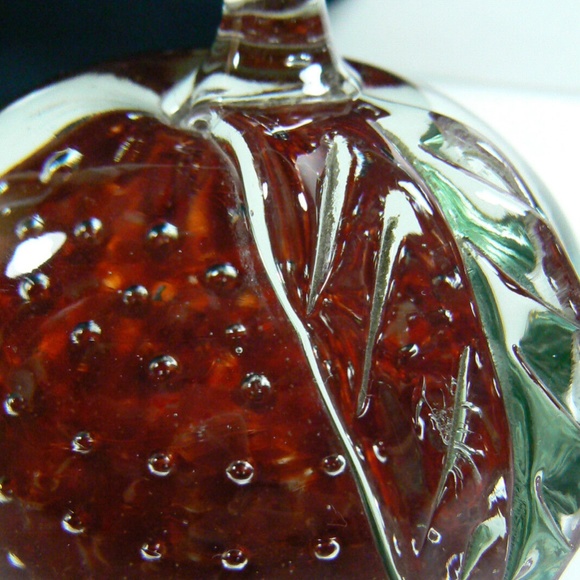 Vintage Clear & Red Controlled Bubbles APPLE with Leaf Art Glass Paperweight - Picture 3 of 9